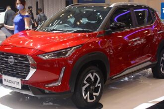 Nexon आणि Venue शी स्पर्धा करणाऱ्या या ₹ 5.99 लाख रुपयांच्या SUV ने केली कमाल; विक्रीत बनली नंबर 1